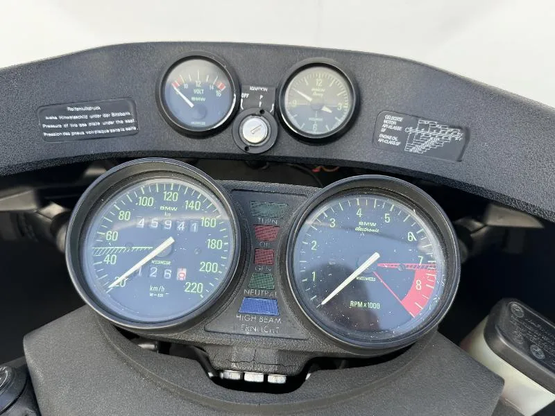R 100 RS