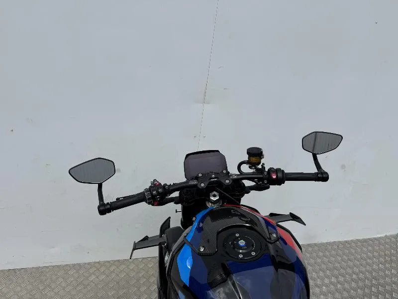 M 1000R
