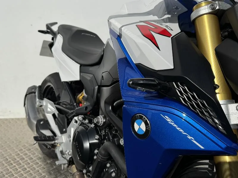 F 900 R