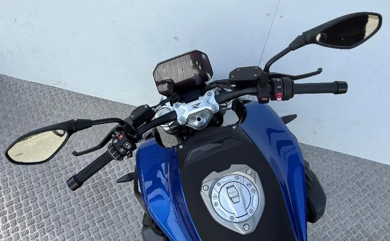 R 1300 R