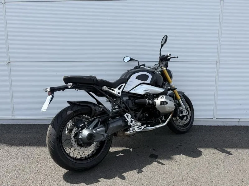 R NineT