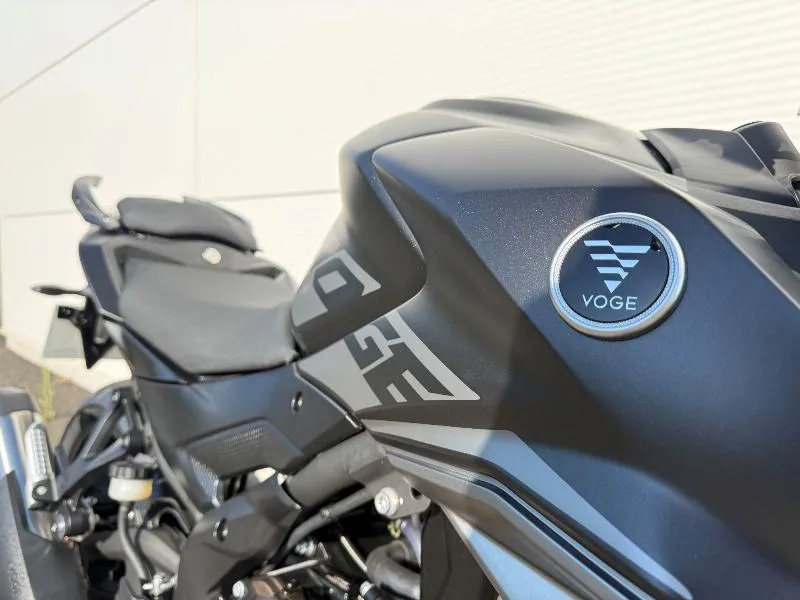R 625