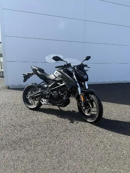 R 125