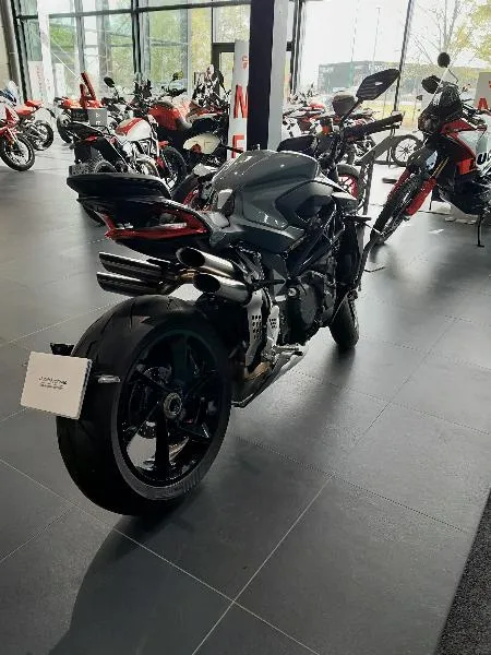 BRUTALE 1000 RR