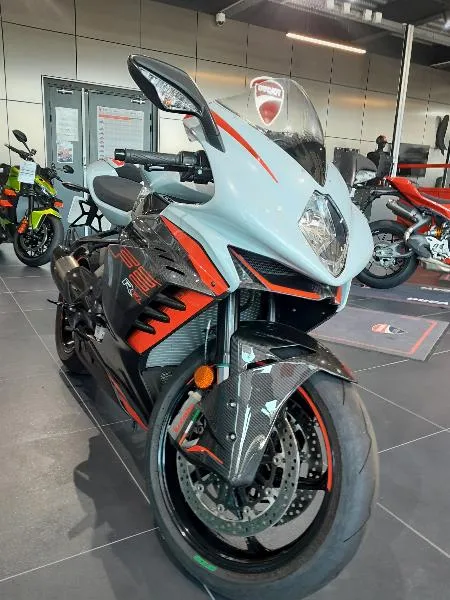 F3 800