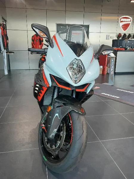 F3 800