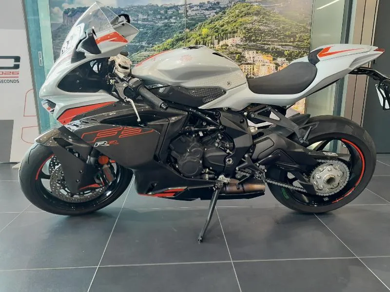 F3 800