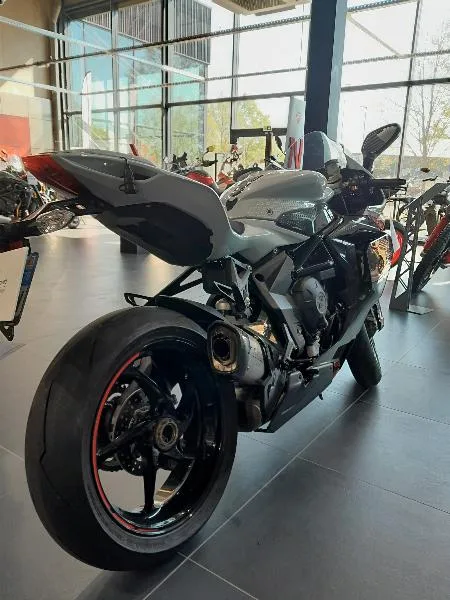 F3 800