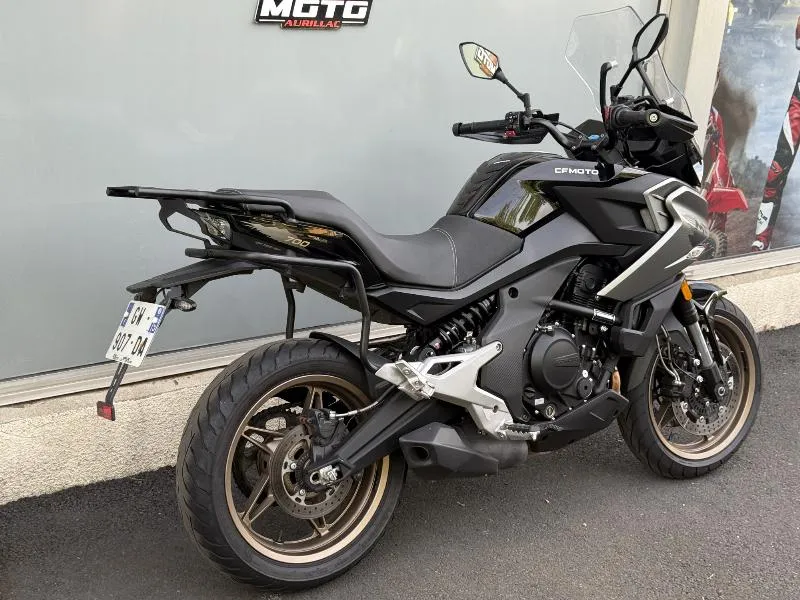 MT 700