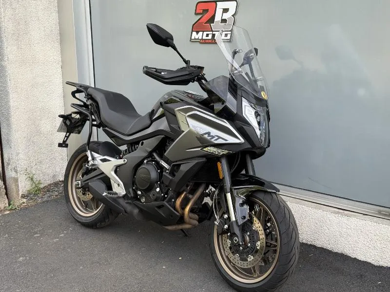 MT 700
