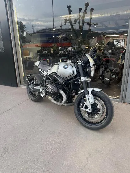 R NineT