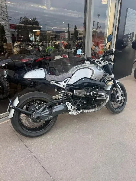 R NineT