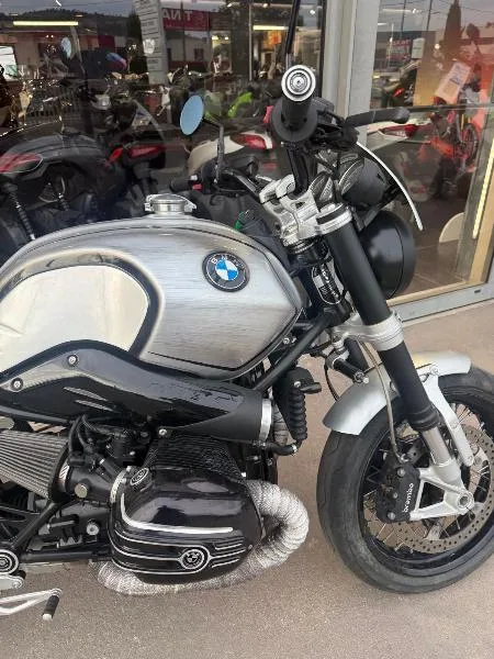 R NineT