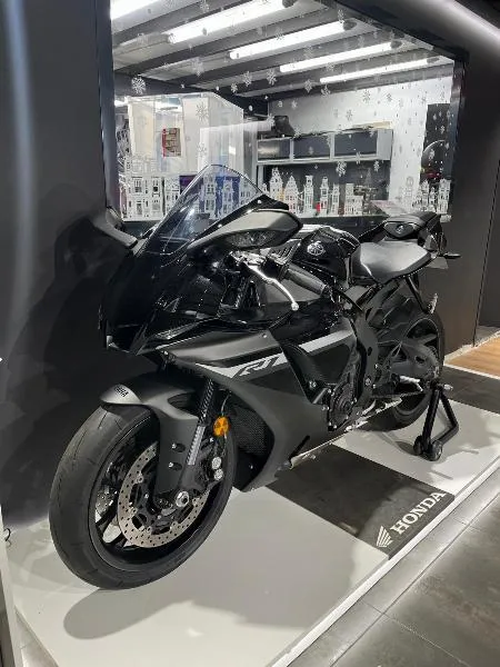 YZF 1000 R1