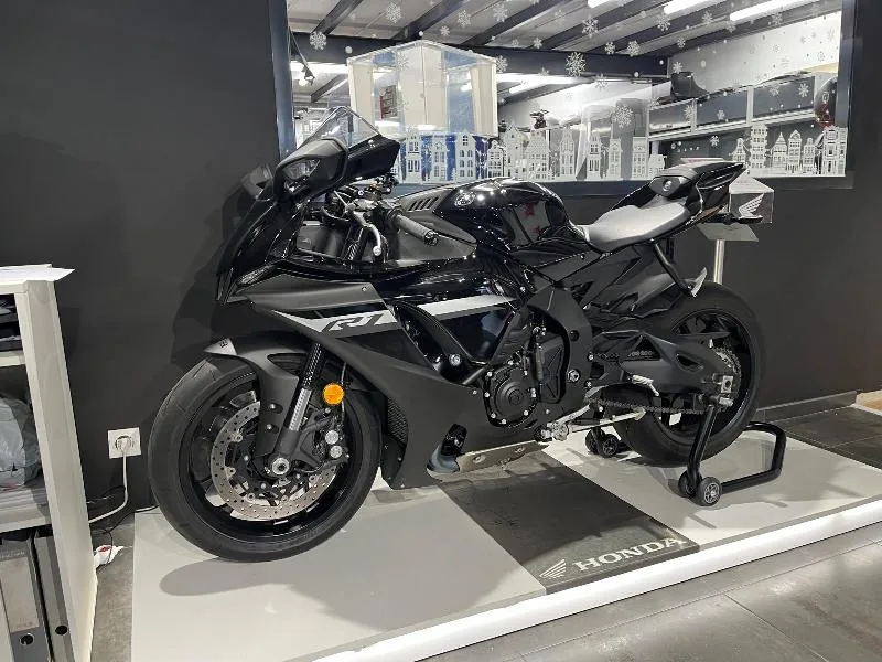 YZF 1000 R1