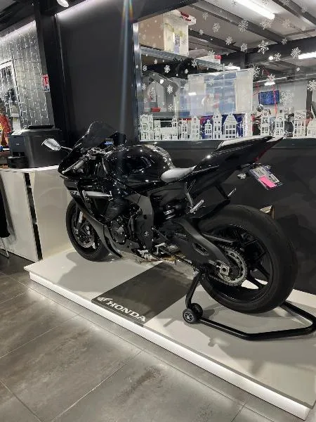 YZF 1000 R1