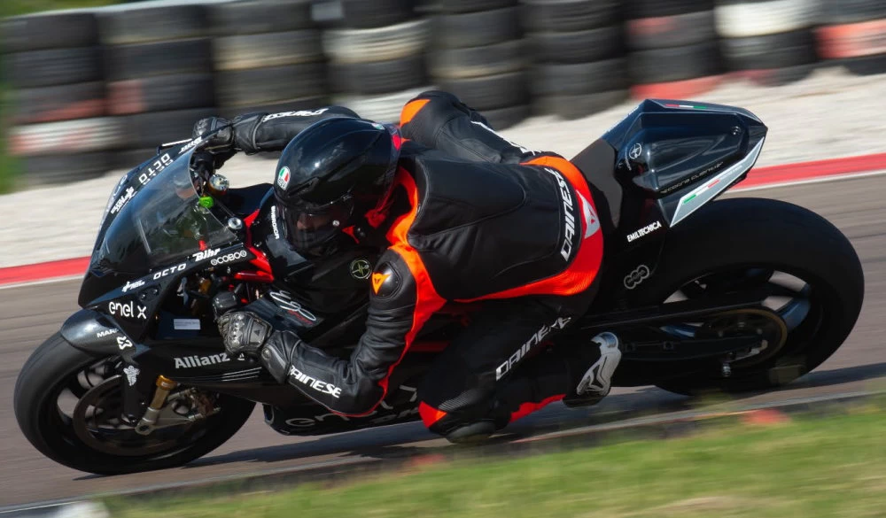 Energica Ego Corsa 2022 - 1