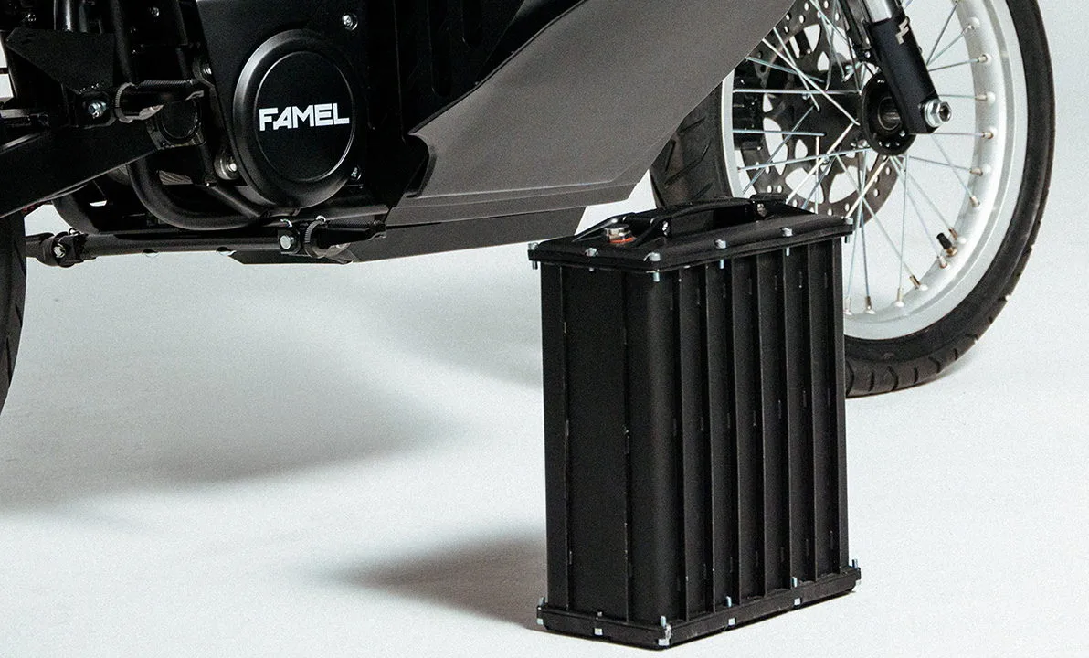 Famel E-XF Café Racer 2026 - 1