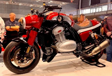 Une moto Jawa 1000 Sport Cruiser