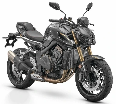 Une moto QJ Motor SRK 800 Dark