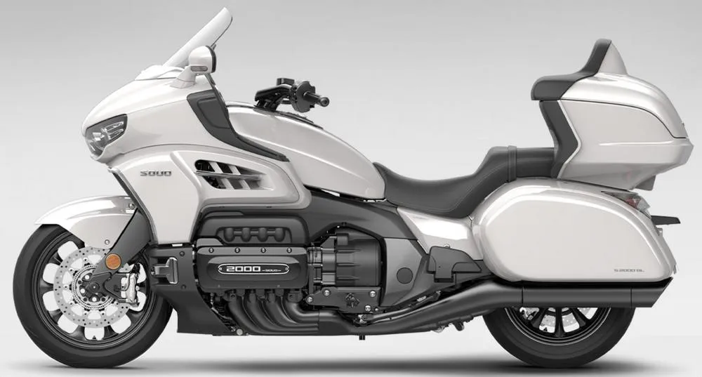 Profile photo of S 2000 GL 2026 in color white / black.