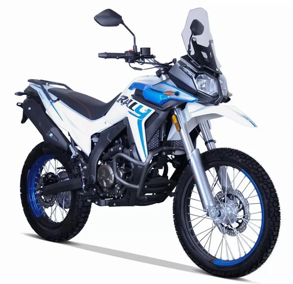 Une moto Voge 300 Rally