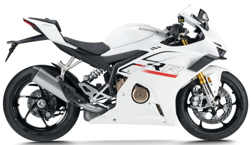 Foto de perfil del 500RR 2026 en color blanco.