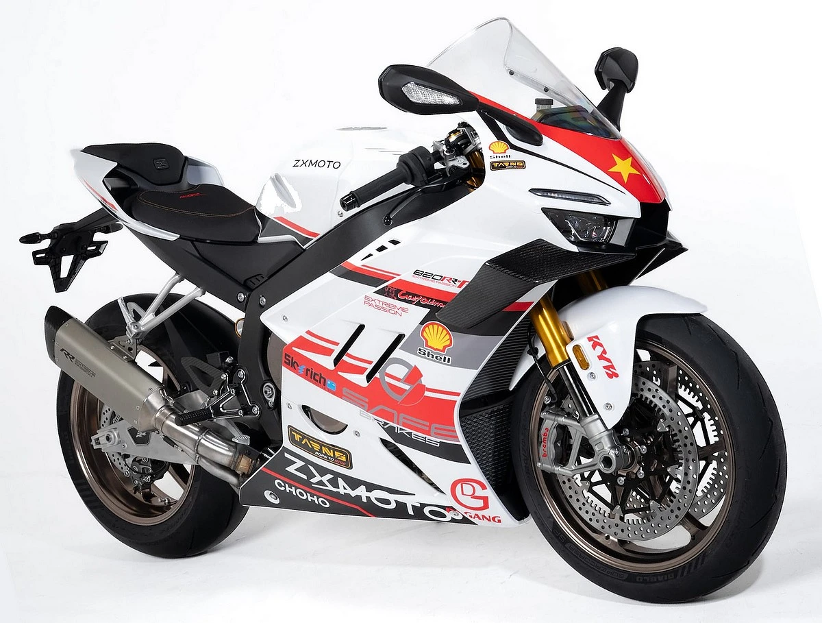 Una moto ZXJC 820RR