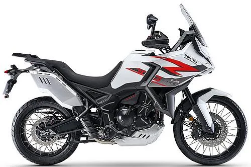 Foto de perfil del 703 F 2025 en color rojo / blanco.