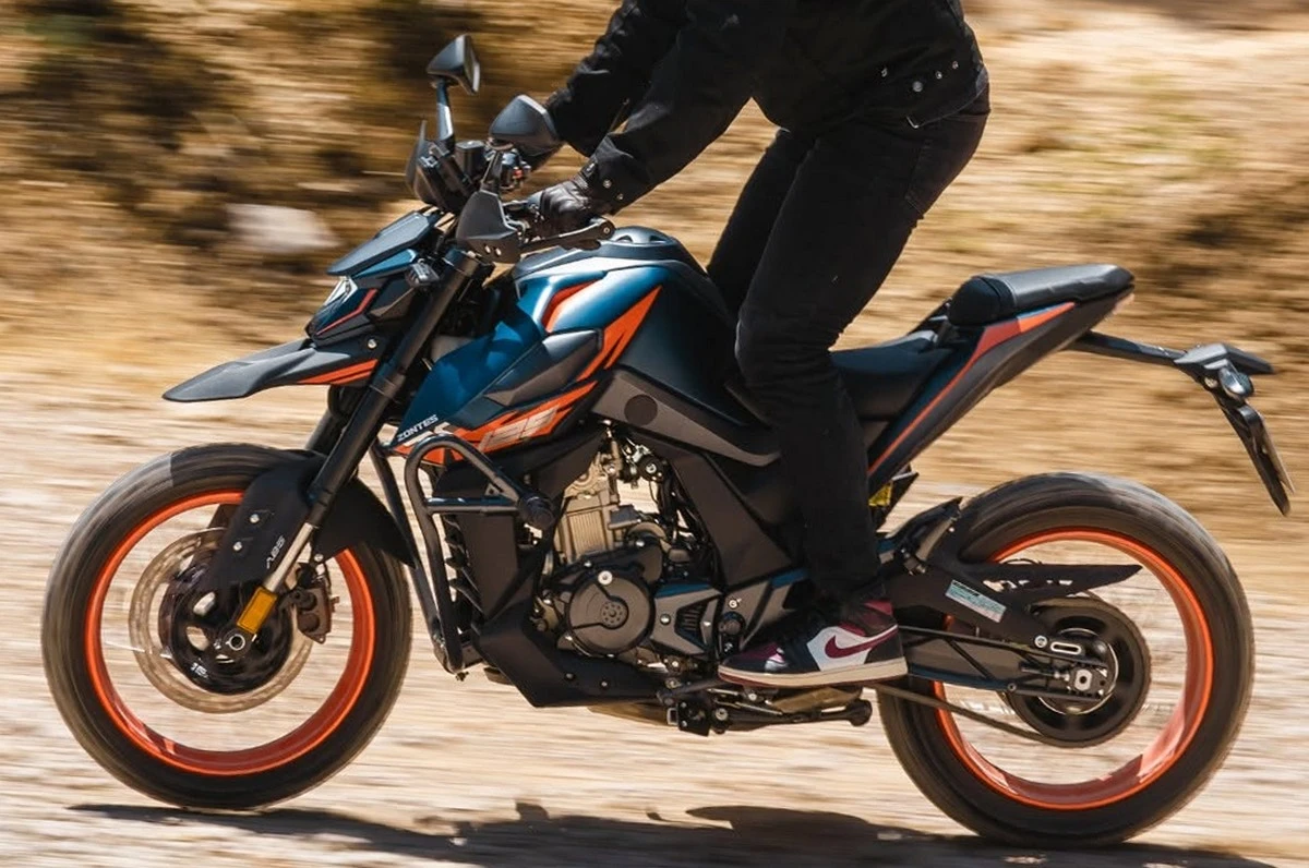La 125 Hyper trail noir et jaune