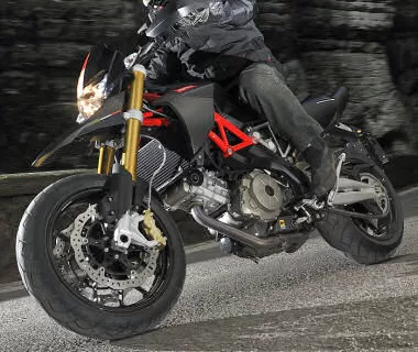 Photo de la Aprilia SMV 750 DORSODURO Factory 2010