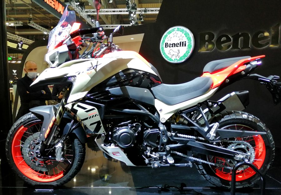 Benelli TRK 800 2022 - Fiche moto - Motoplanete