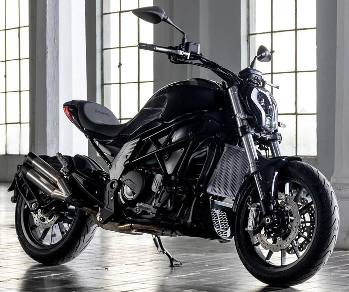 rerere　黒 Benelli 502 C 2019 - Motorcycle specifications, reviews, photos, used