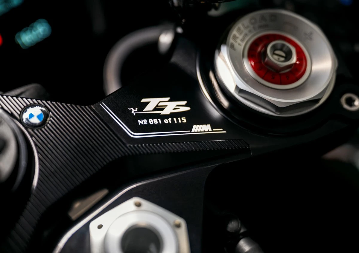 BMW M 1000 RR Limited Edition Isle of Man TT 2026 - 10