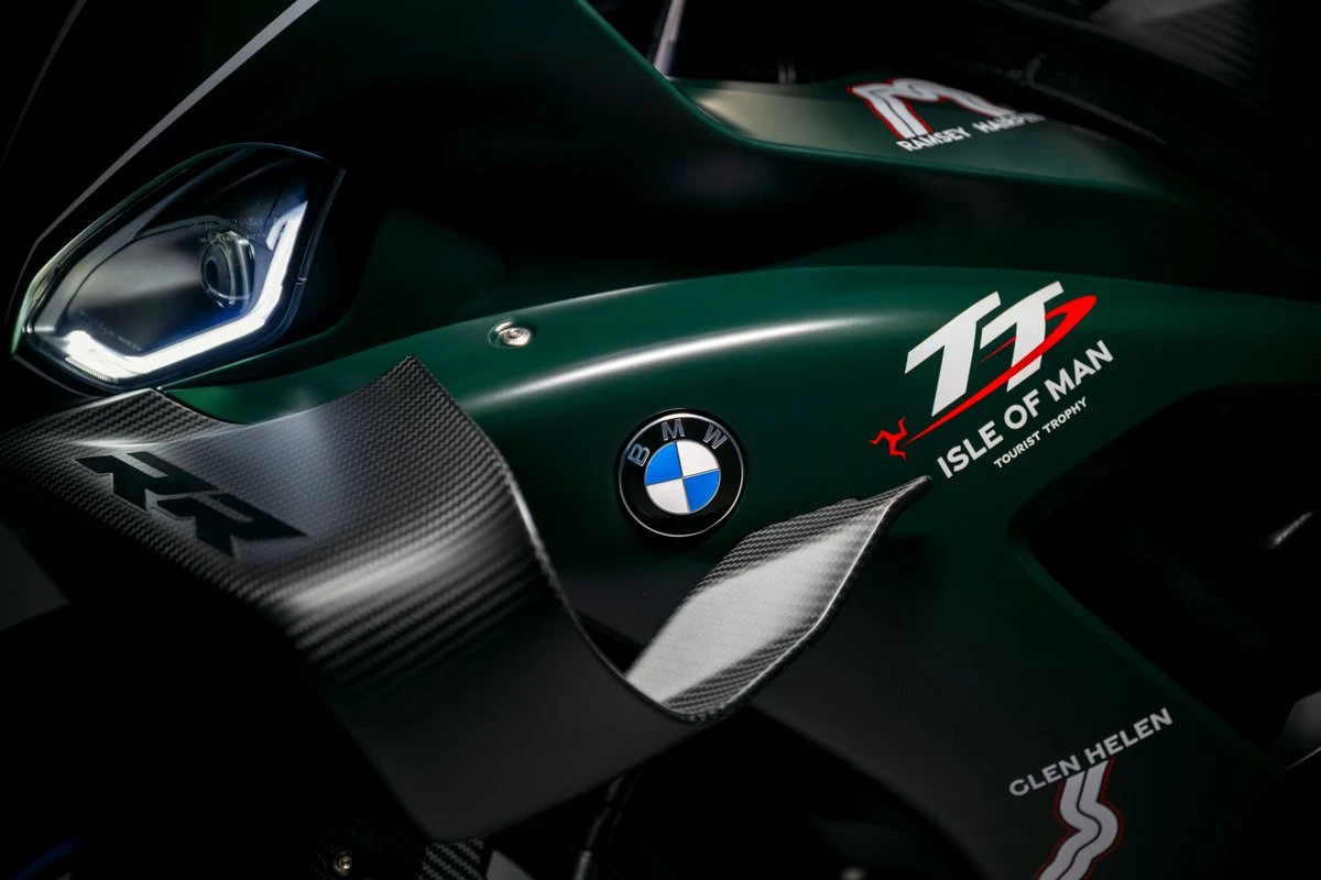 BMW M 1000 RR Limited Edition Isle of Man TT 2026 - 13