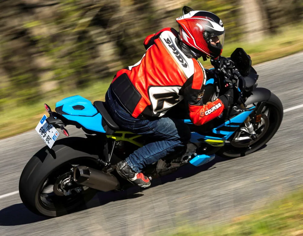 Prueba de conducción de la BMW S 1000 R 2025