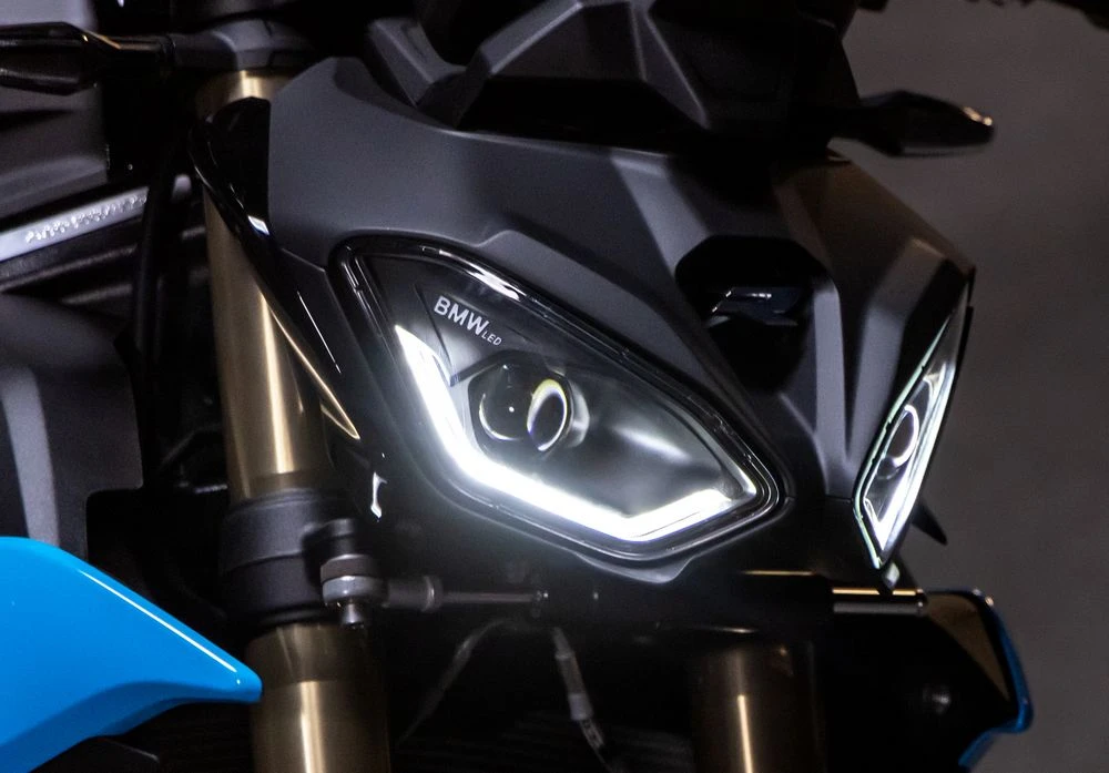 BMW S 100 R 2025 - Enfin un regard méchant