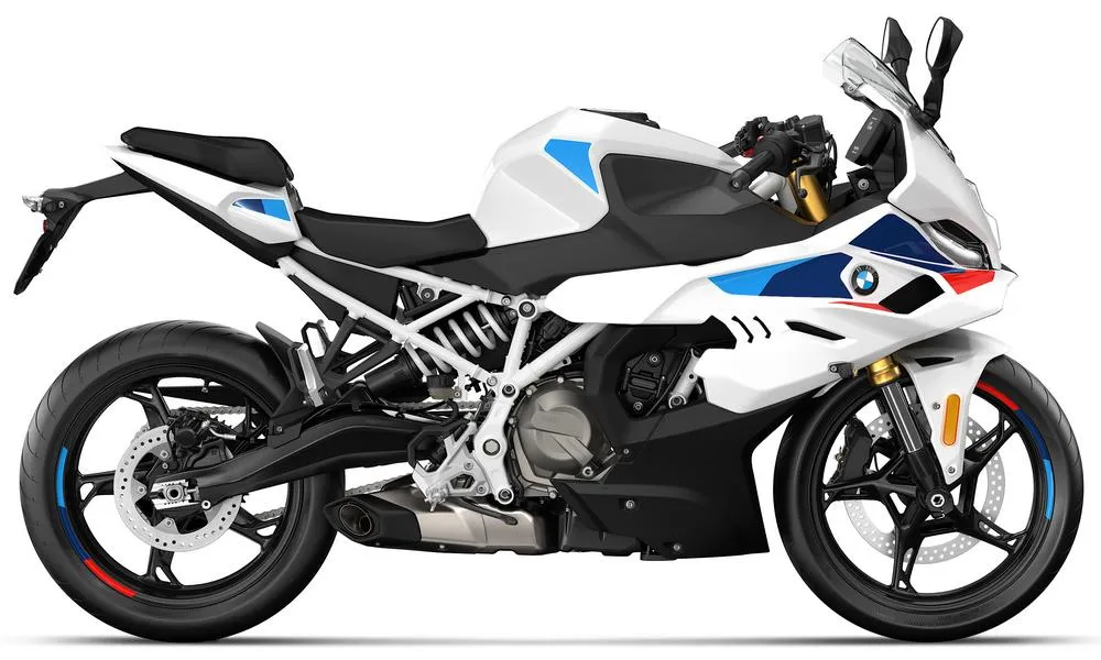 Foto de perfil del F 450 RR 2027 en color blanco / rojo / azul.