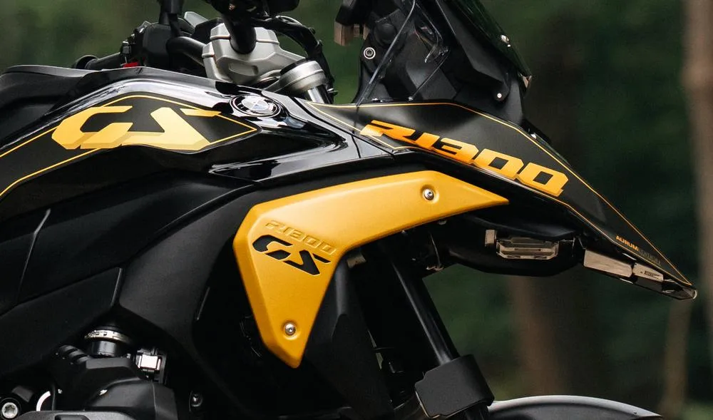 Profile photo of R 1300 GS Aurum Edition 2026 in color yellow / black.