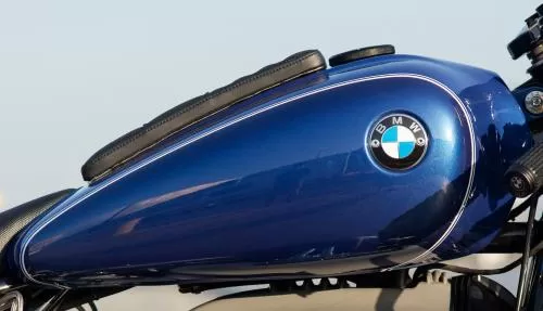 Foto de perfil del 1800 R 18 Dragster 2020 en color indefinido.