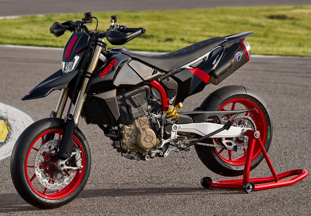 Ducati 698 Hypermotard Mono Nera 2026 - 11