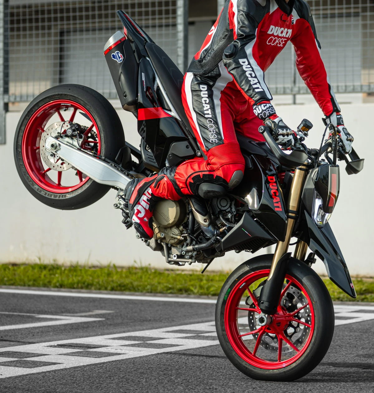 Ducati 698 Hypermotard Mono Nera 2026 - 1