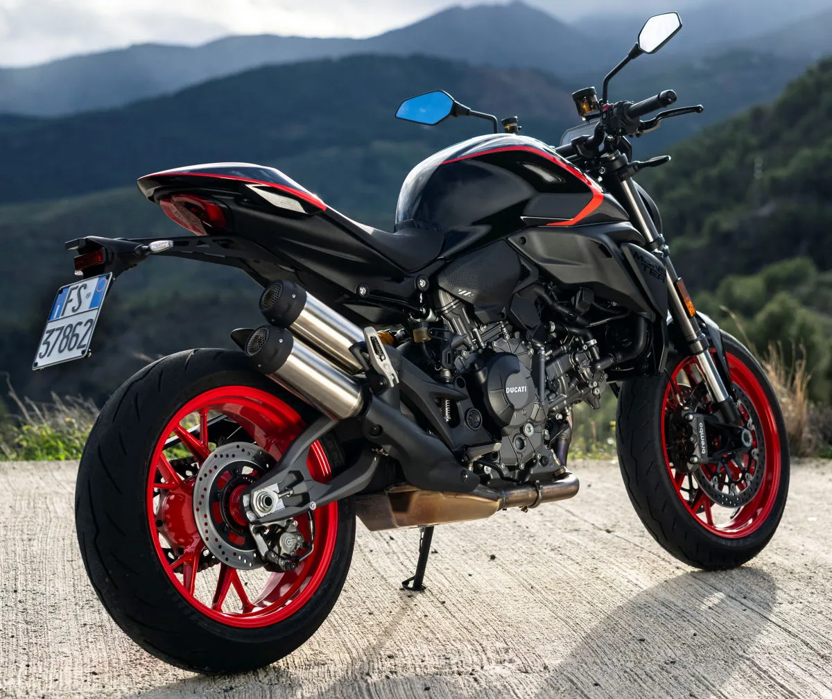 Ducati Monster 2026 - Motorcycle specifications, reviews, photos