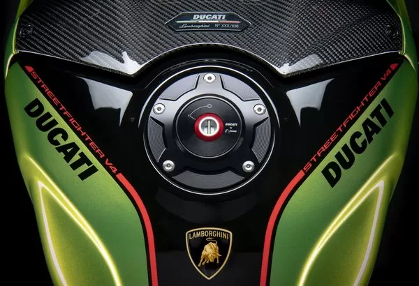 Ducati 1100 Streetfighter V4 S Lamborghini