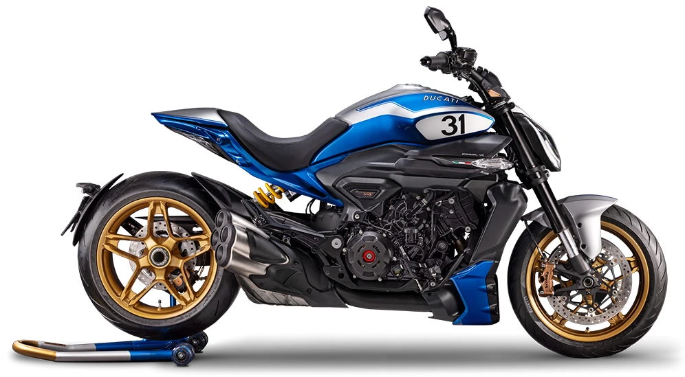 Une moto Ducati XDiavel V4 Collezione 100 bleu
