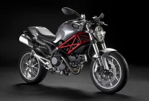 Profile photo of 1100 MONSTER S 2010 in color not defined.