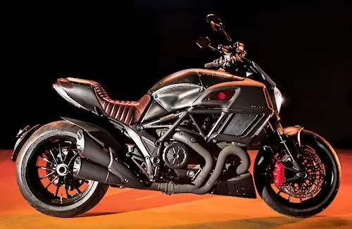 Profile photo of DIAVEL 1200 DIESEL 2017 in color not defined.