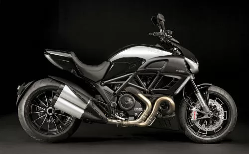 Photo de profil de la DIAVEL 1200 CROMO 2013 en couleur non défini