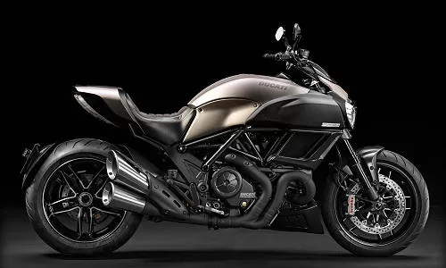 Profile photo of DIAVEL 1200 Titanium 2015 in color not defined.