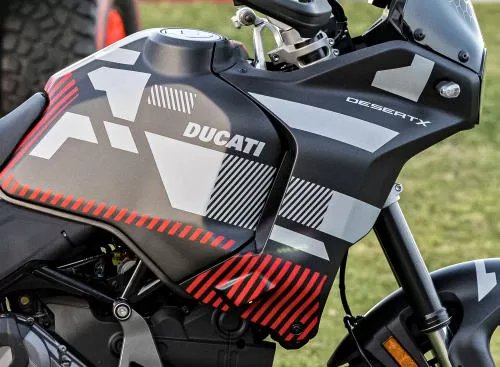 Foto de perfil del DesertX 937 edition RS Q e-tron 2022 en color indefinido.